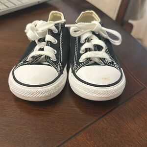 EUC Toddlers Converse. Size 8